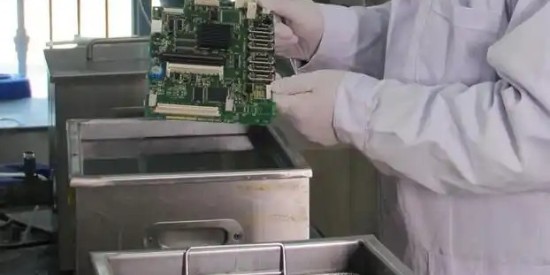 線路板焊接后怎樣使用助焊劑清洗劑比較好